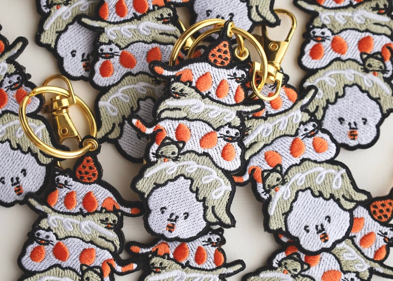 刺繍キーホルダー「ネコケーキ」 | nagakiperm ONLINE STORE