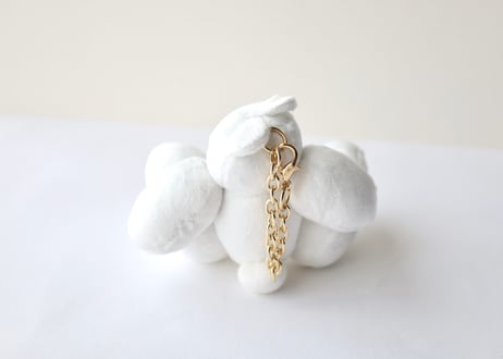 手乗りムクミぬいホルダー「鎮座」