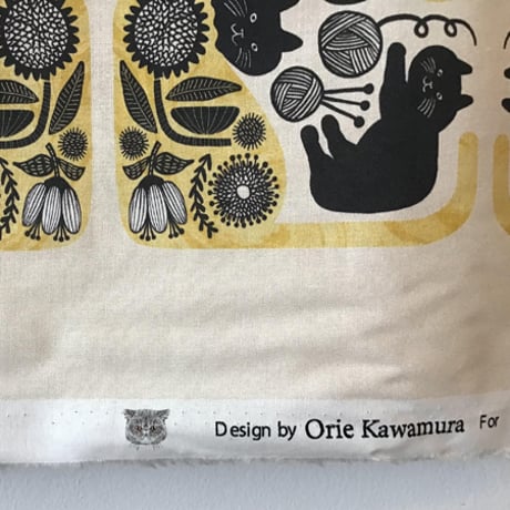 カワムラオリエ　黒猫とお花