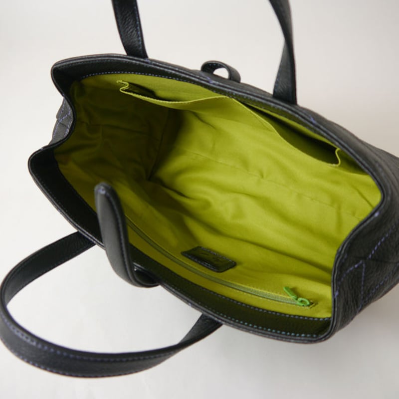 黒いキルティングバッグ ファスナー キルティング ショルダーバッグ / 23区