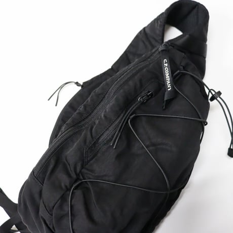 C.P. Company（シーピーカンパニー）"NYLON B CROSSBODY BACKPACK"