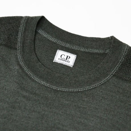 C.P. Company（シーピーカンパニー）"CREW NECK IN FAST DYED MERINOS"