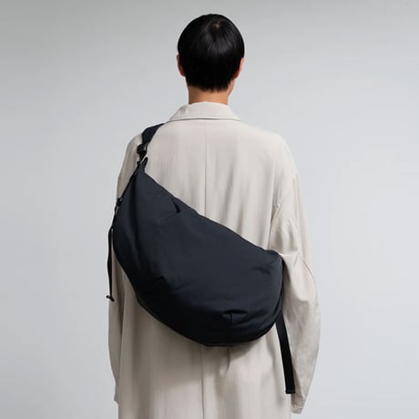 Graphpaper（グラフペーパー）"Blankof for GP Large Crescent Bag"