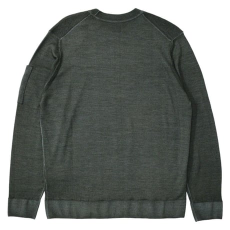 C.P. Company（シーピーカンパニー）"CREW NECK IN FAST DYED MERINOS"