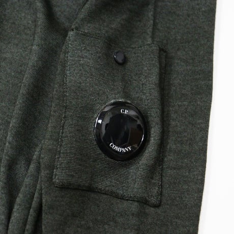 C.P. Company（シーピーカンパニー）"CREW NECK IN FAST DYED MERINOS"