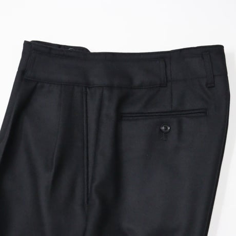 ULTERIOR（アルテリア）"SUPER FINE LIGHT MELTON TUCKED TROUSERS"