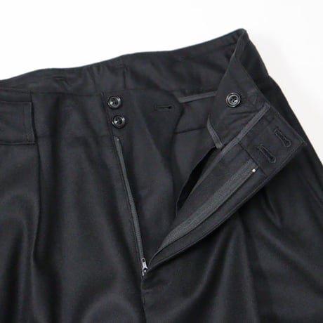 ULTERIOR（アルテリア）"SUPER FINE LIGHT MELTON TUCKED TROUSERS"