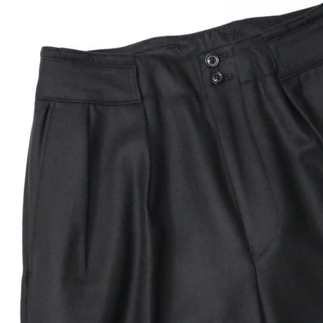 ULTERIOR（アルテリア）"SUPER FINE LIGHT MELTON TUCKED TROUSERS"