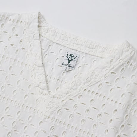 Ladie's /South2 West8（サウスツーウエストエイト）"Sleeveless V Neck Shirt - Cutwork Embroidery"