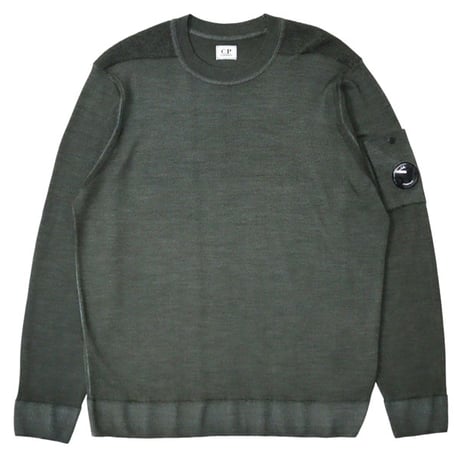 C.P. Company（シーピーカンパニー）"CREW NECK IN FAST DYED MERINOS"