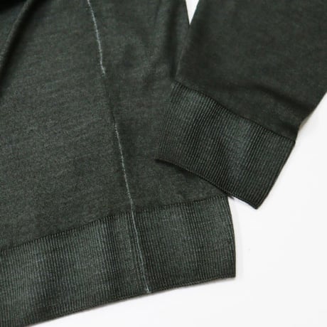 C.P. Company（シーピーカンパニー）"CREW NECK IN FAST DYED MERINOS"