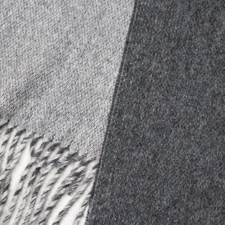 The Inoue Brothers...（ザ イノウエブラザーズ）"Two-Colour Large Brushed Stole"