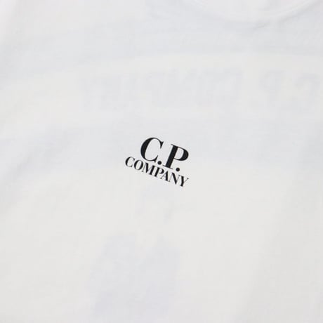 C.P. Company（シーピーカンパニー）"JERSEY 24/1 ARTWORK LOGO T-SHIRT"