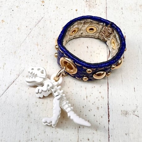 Leather Ring（ぷらぷらダイナソースケルトンホワイト）