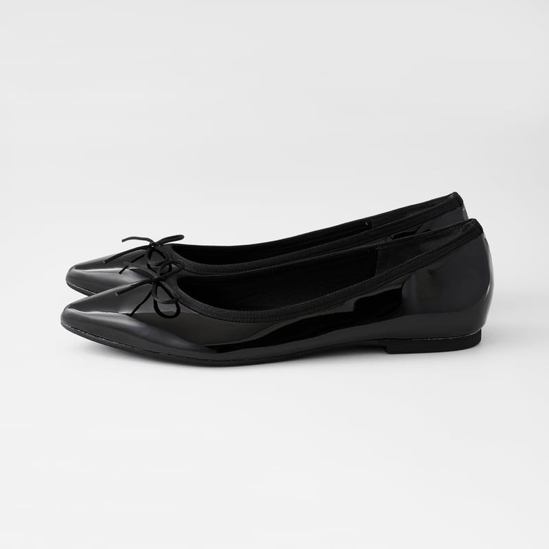 プラダ　フラットパンプス　リボン　バレエシューズ　ブラック　エナメル PRADA】エナメル リボン フラットシューズ プラダ バレエ