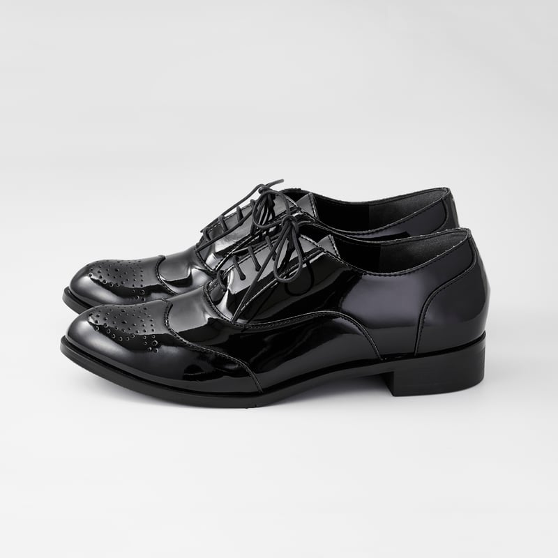 SM30ブラックエナメルアーモンドトゥレースアップシューズ | September