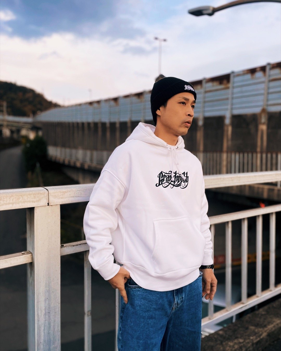 トップス 00s calligraphy logo hoodie Calligraphy Logo Hooded/Big Silhouette<White> |