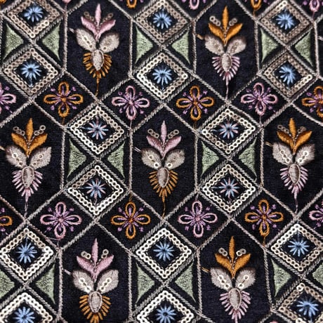 【⚠️10cm単位(50cm以上)】ブラック　ひし形　インド刺繍生地　ハンドメイド素材