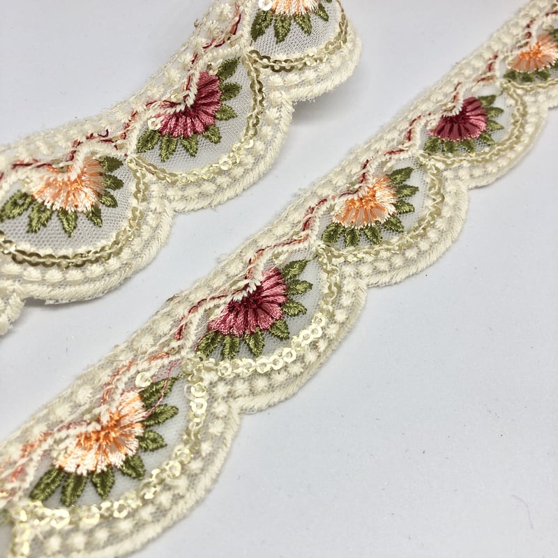 50cm単位】ホワイト扇型レッドイエロー インド刺繍リボン