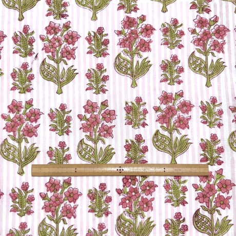 【50cm単位】ホワイトピンクストライプピンクフラワー　インド　ハンドブロックプリント生地　テキスタイル  コットン