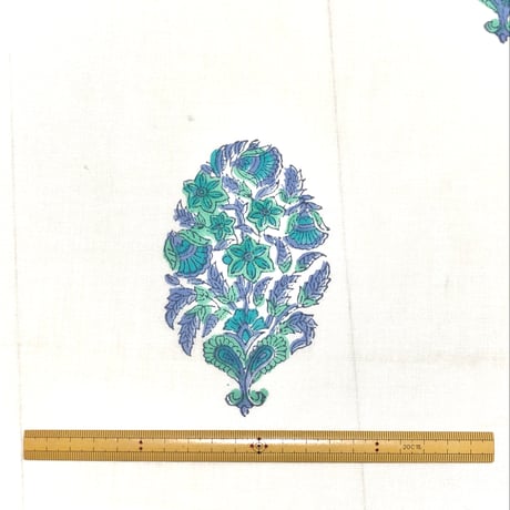 【50cm単位】ホワイトブルーグリーン大柄　片耳ボーダー付き　インド　ハンドブロックプリント生地　テキスタイル  コットン