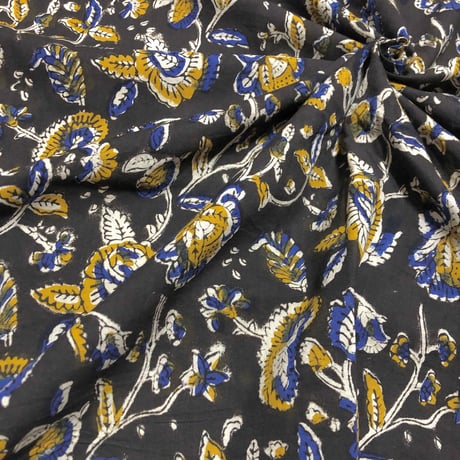 【50cm単位】ブラックブルーイエローフラワー　インド　ハンドブロックプリント生地　テキスタイル  コットン