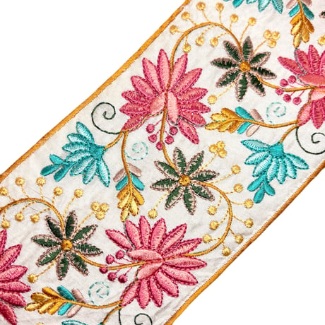 【50cm単位】サーモンピンクフラワー×ホワイト　幅広　インド刺繍リボン　ハンドメイド材料
