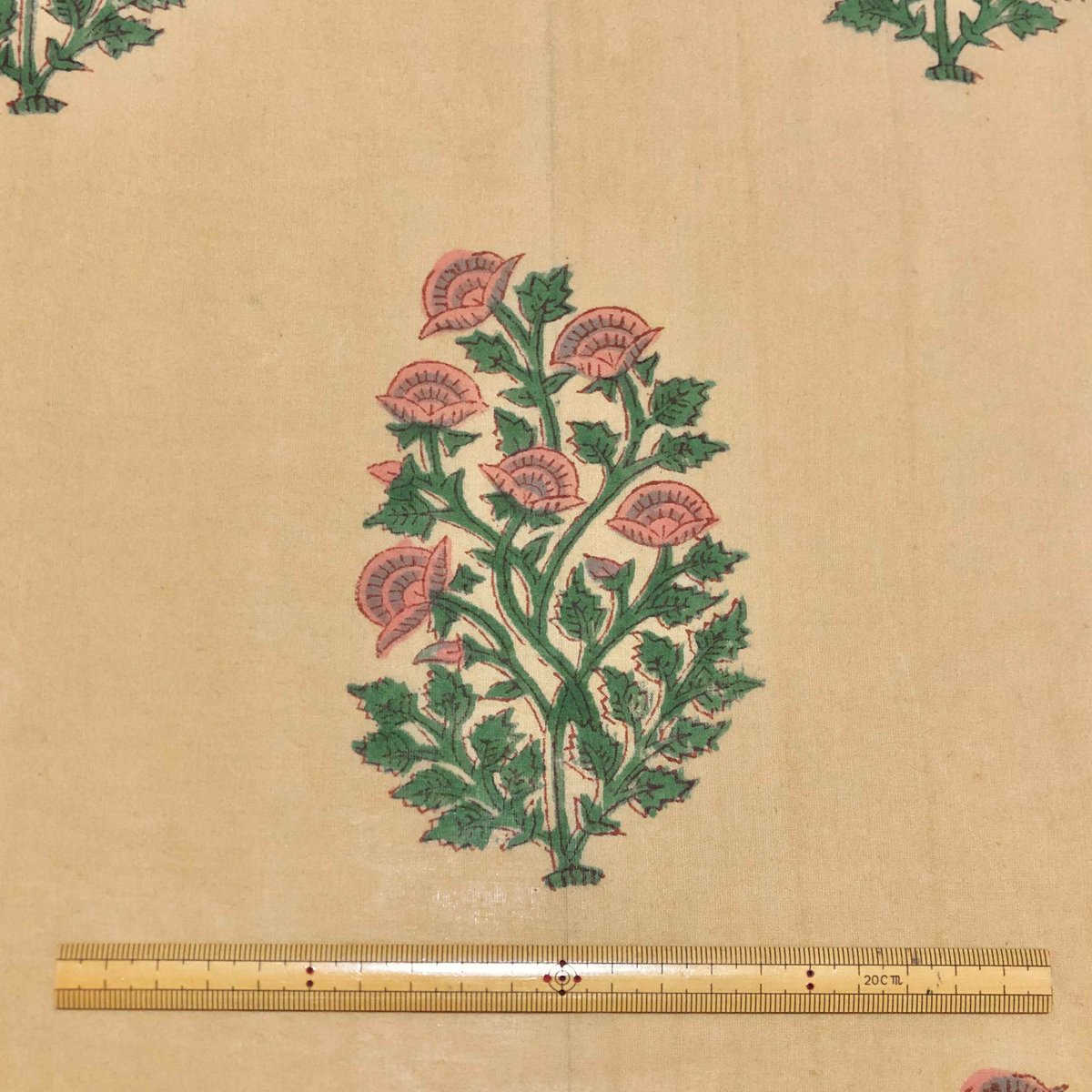 50cm単位】ベージュ生地ピンクフラワー大柄 インド ハンド