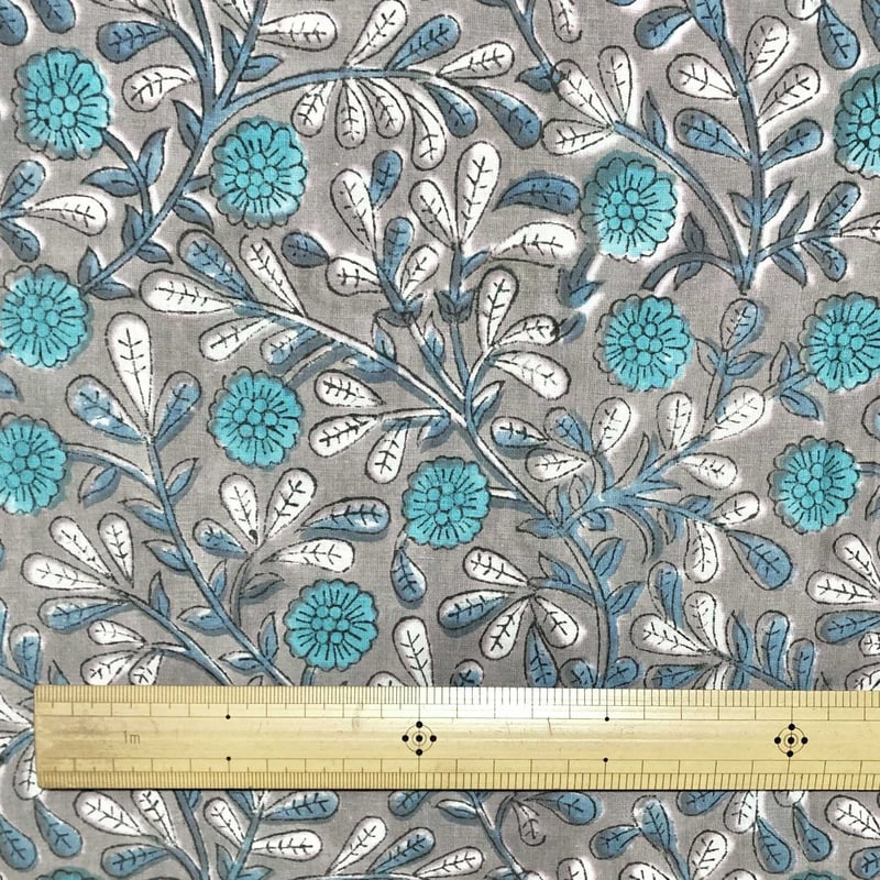 未使用※インド ブロックプリント 中綿入りキルト ブルーグレー　マルチラグ 未使用※インド ブロックプリント 中綿入りキルト ブルーグレー