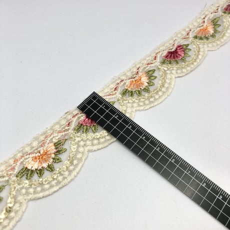 【50cm単位】ホワイト扇型レッドイエロー　インド刺繍リボンハンドメイド材料　りぼん素材