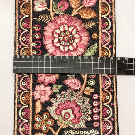 【50cm単位】ブラックピンク　カラフルフラワー　インド刺繍リボン　ハンドメイド材料　りぼん素材
