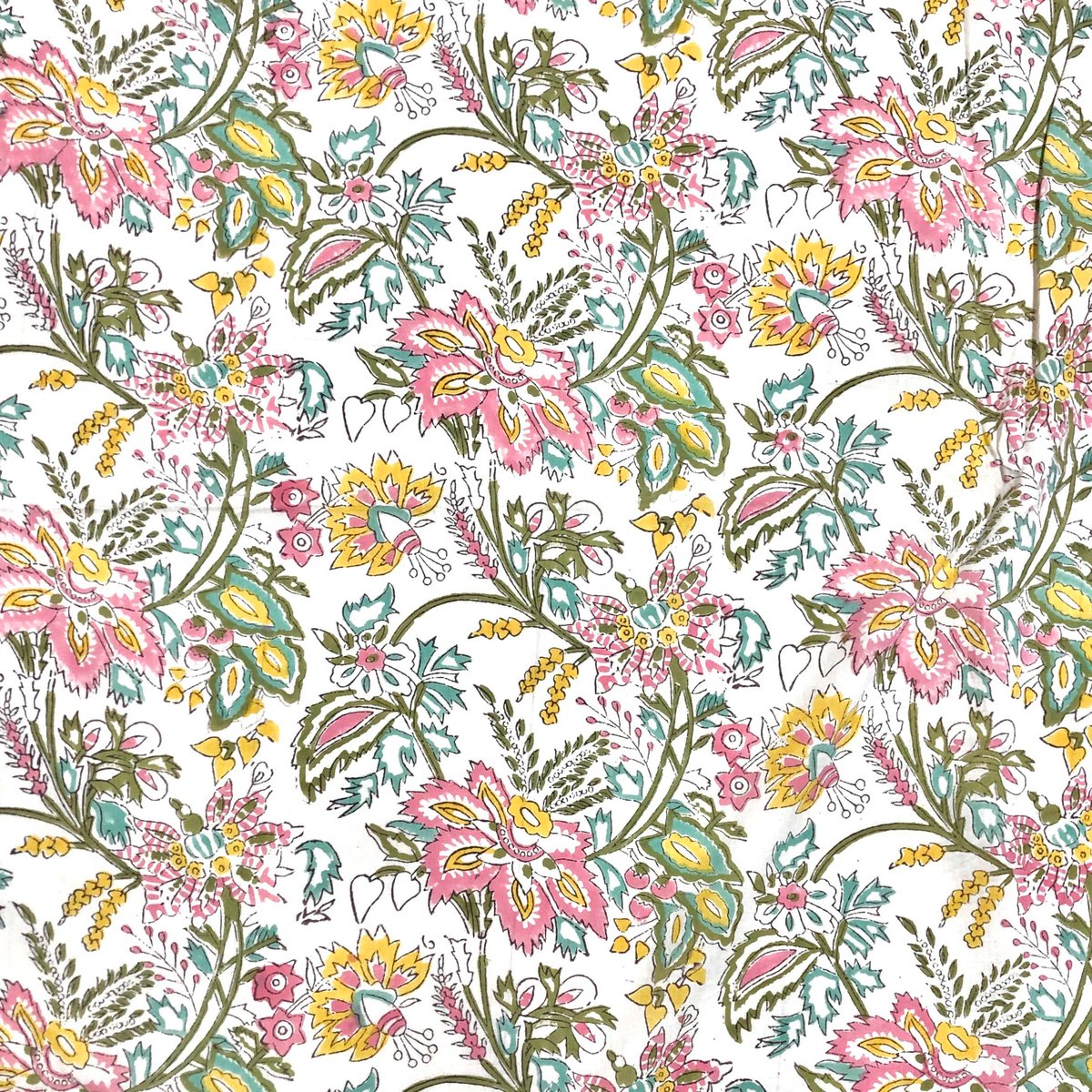 未使用※インド ブロックプリント 中綿入りキルト ピンクローズ　マルチラグ 50cm単位】マルチデザイン ホワイトピンクイエローフラワー インド