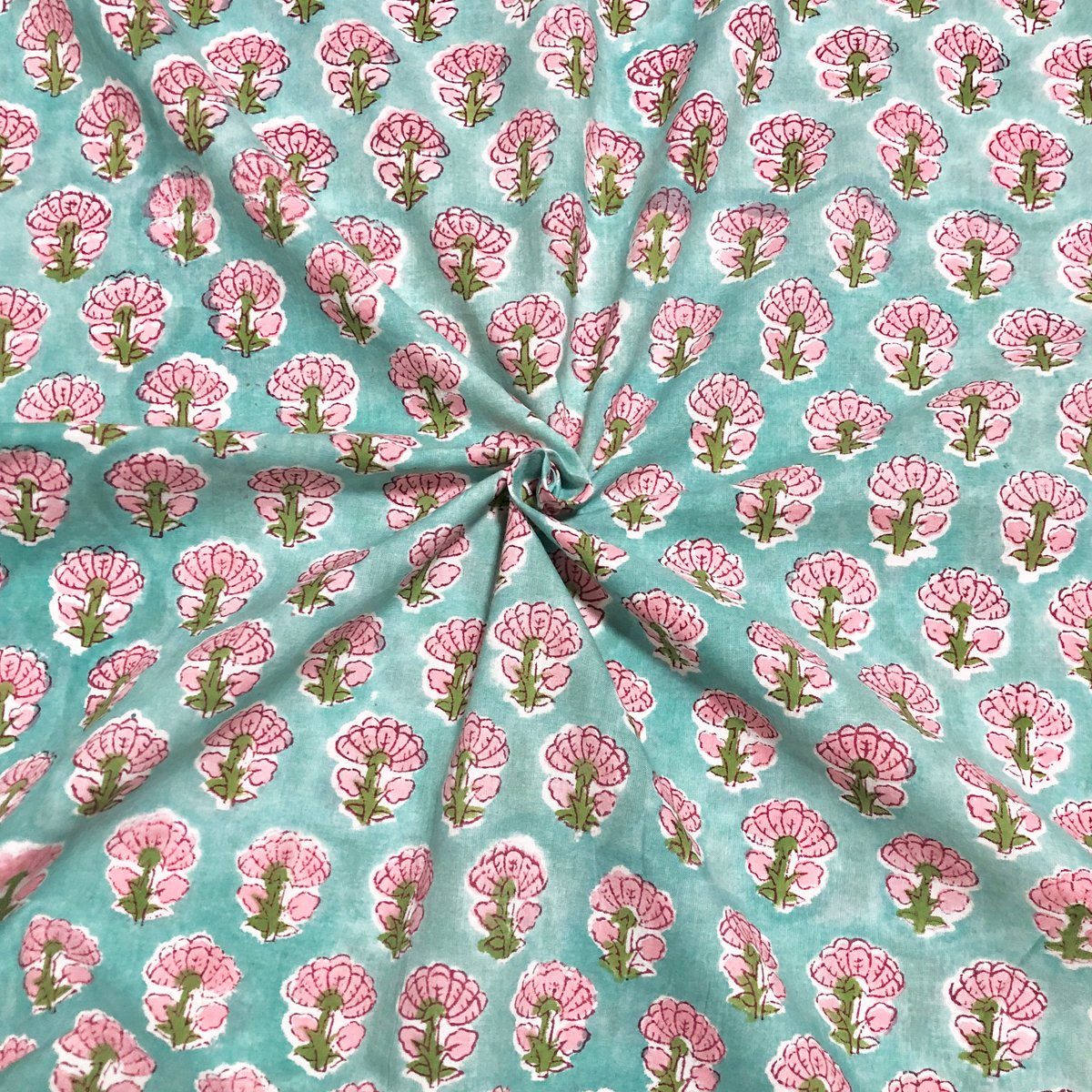 【M】中綿入り リバーシブルブロックプリント 花柄 ピンク×グリーン 407 M】中綿入り リバーシブルブロックプリント 花柄 ピンク×グリーン 407