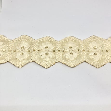 【50cm単位】きなりホワイト六角形　インド刺繍リボン　ハンドメイド材料　りぼん素材