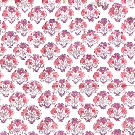 【50cm単位】ホワイトピンクパープルフラワー　インドハンドブロックプリント生地　テキスタイル