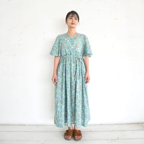 【即納サンプル】F. コバルトグリーンブルーグレーフラワー　フレアスリーブのカシュクールワンピース