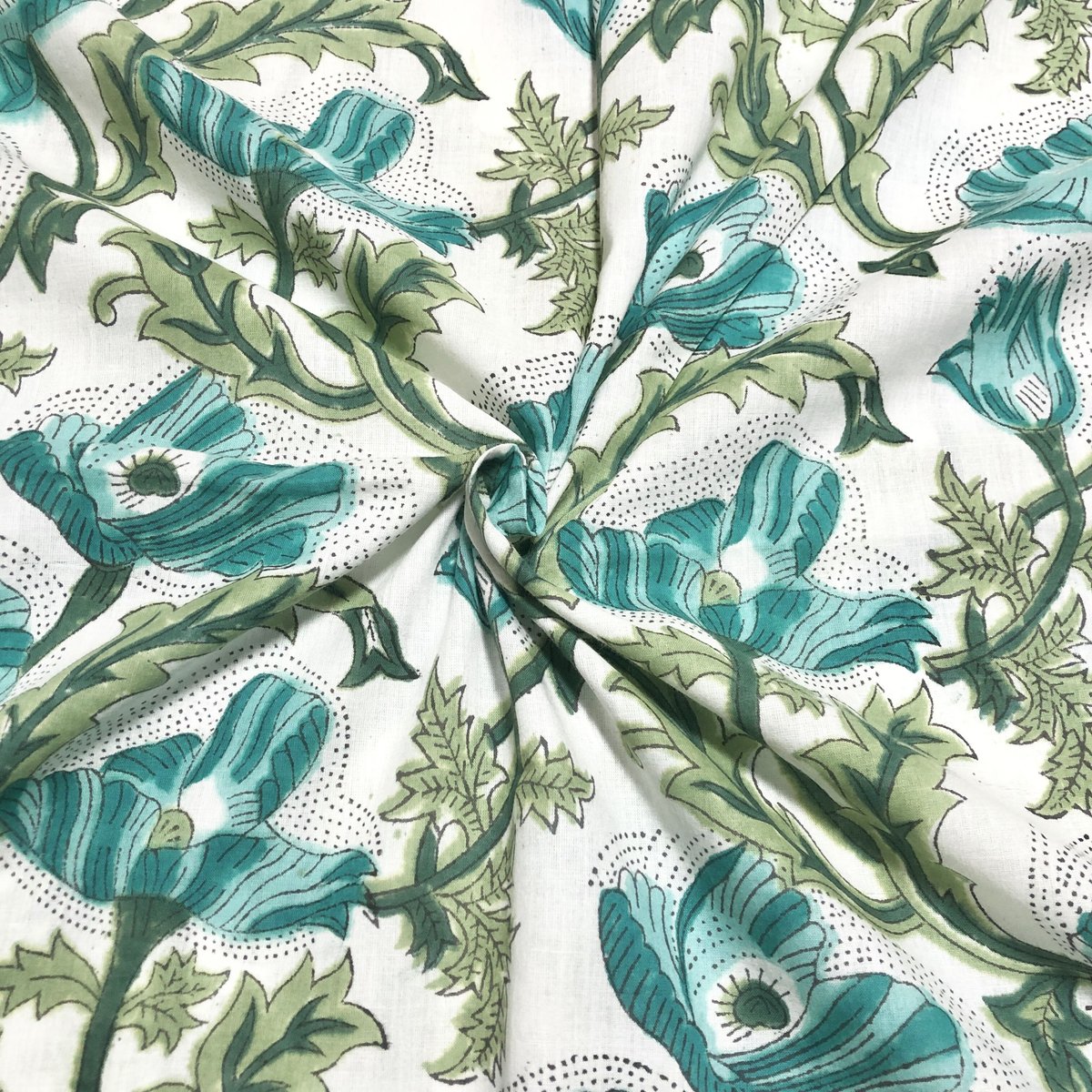 未使用※インド ブロックプリント 中綿入りキルト グリーンワイルドローズ　ラグ 未使用※インド ブロックプリント 中綿入りキルト グリーン