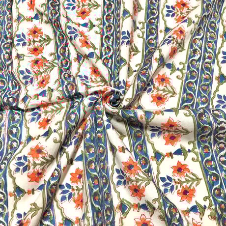 未使用※インド ブロックプリント 中綿入りキルト ワイルドローズ　マルチラグ 未使用※インド ブロックプリント 中綿入りキルト ワイルドローズ