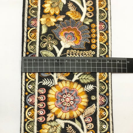 【50cm単位】ブラックイエロー　カラフルフラワー　インド刺繍リボン　ハンドメイド材料　りぼん素材