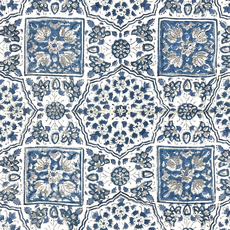 【50cm単位】ホワイトブルースクエアグレーフラワー　インド　ハンドブロックプリント生地　テキスタイル  コットン