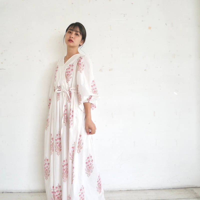 即納サンプル】E. ホワイトくすみマルーンフラワー大柄 前後で