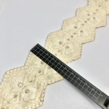 【50cm単位】きなりホワイト六角形　インド刺繍リボン　ハンドメイド材料　りぼん素材
