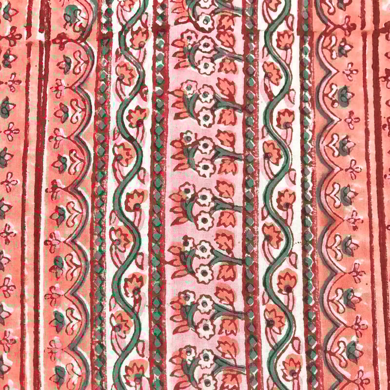 未使用※インド ブロックプリント 中綿入りベビーキルト ビビッドレッド　ラグ 未使用※インド ブロックプリント 中綿入りベビーキルト ビビッド