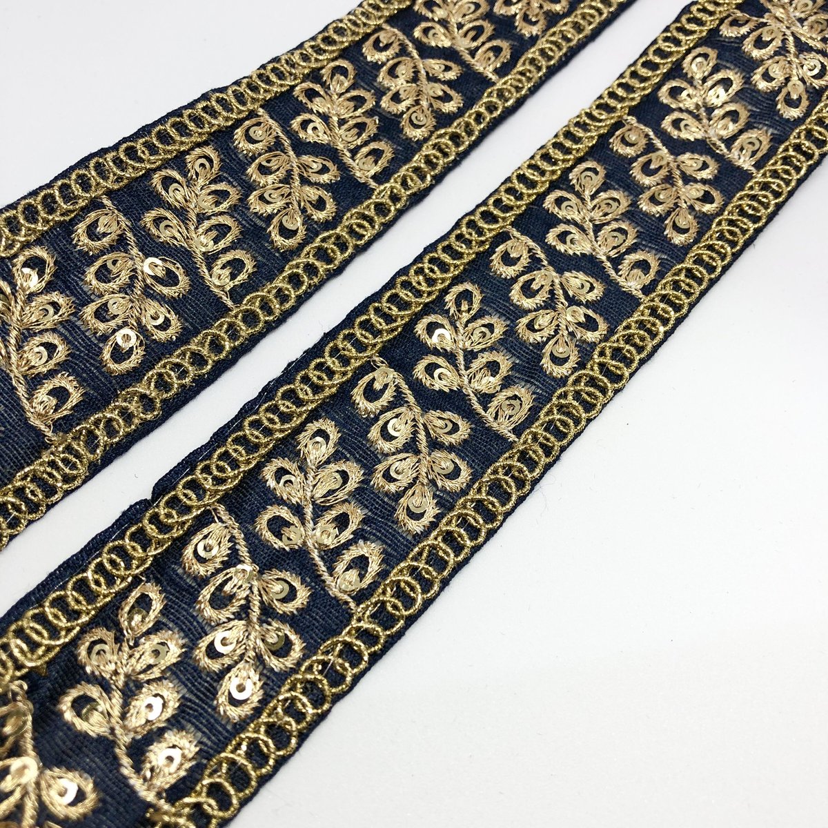 リーフ✕ゴールド刺繍❤ホワイト〜ベージュ〜水色系【1】インド刺繍