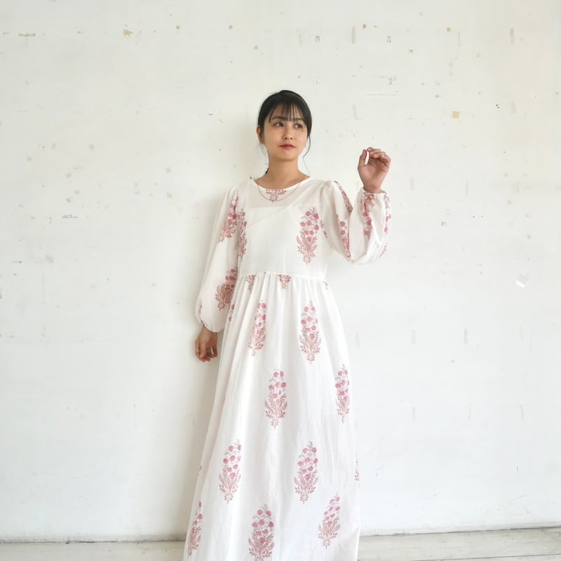 即納サンプル】E. ホワイトくすみマルーンフラワー大柄 前後で楽しむ