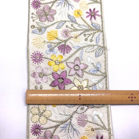 【50cm単位】ホワイトパープルイエロー　スターフラワー　インド刺繍リボン　ハンドメイド材料　りぼん素材