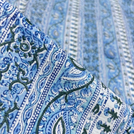 【50cm単位】ブルーホワイトペーズリーストライプ　インド　ハンドブロックプリント生地　テキスタイル  コットン