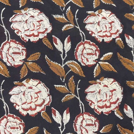 アウトレット商品【50cm単位】ブラックレッドオフホワイトふわふわフラワーバグルー染め　インド　ハンドブロックプリント生地　テキスタイル  コットン