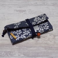 京都　道中財布　オックス霜降り紺色地製　「桜散らし　銀色」