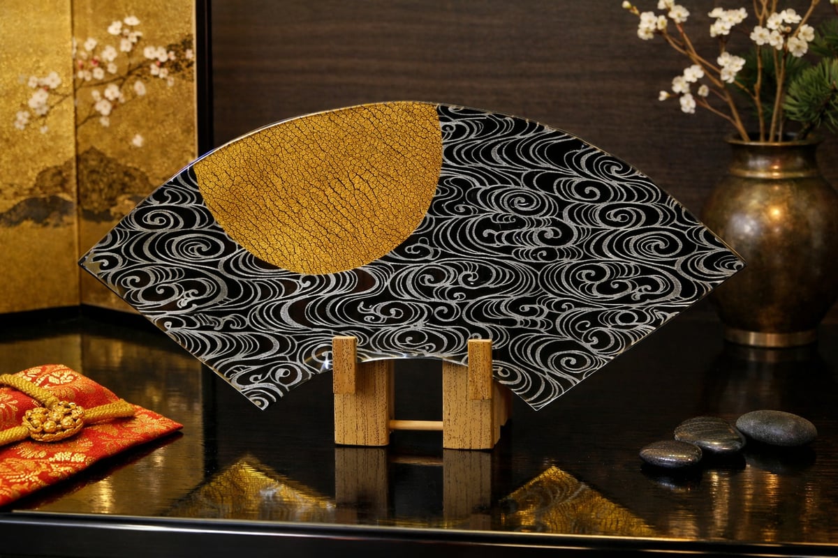 京都 ガラス製飾り皿 金彩ガラス皿 「月に流水」 扇形 | Huduru Craft